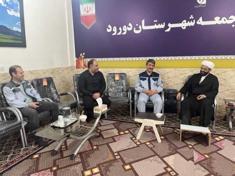 دیدار فرهنگ ساکی مدیر عامل سیمان با امام جمعه دورود