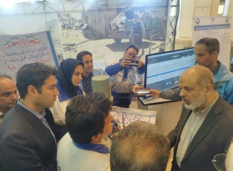 بازدید وزیر کشور از غرفه سیمان دورود