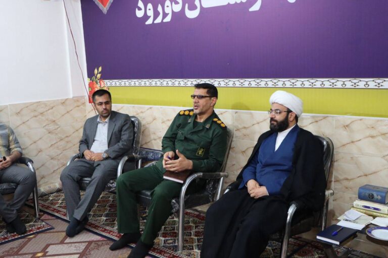 دیدار پرسنل سیمان دورود با حجت الاسلام والمسلمین قائدرحمتی بمناسبت روز کارگر