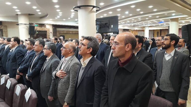 فرهنگ ساکی، مدیرعامل شرکت سیمان دورود، در نشست مدیران عامل و روابط عمومی‌های هلدینگ شستا